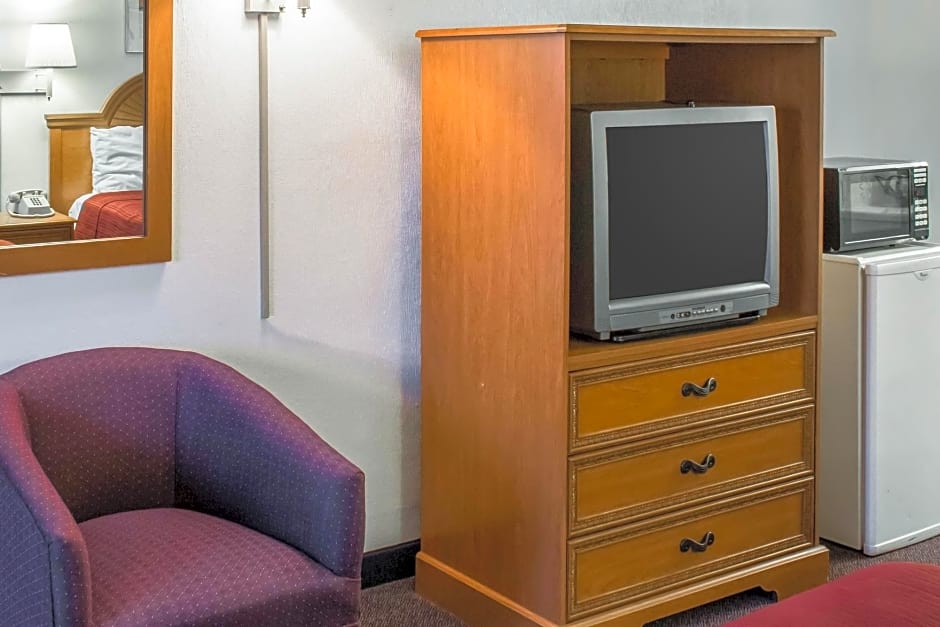 Rodeway Inn & Conference Center – Sioux City, IA