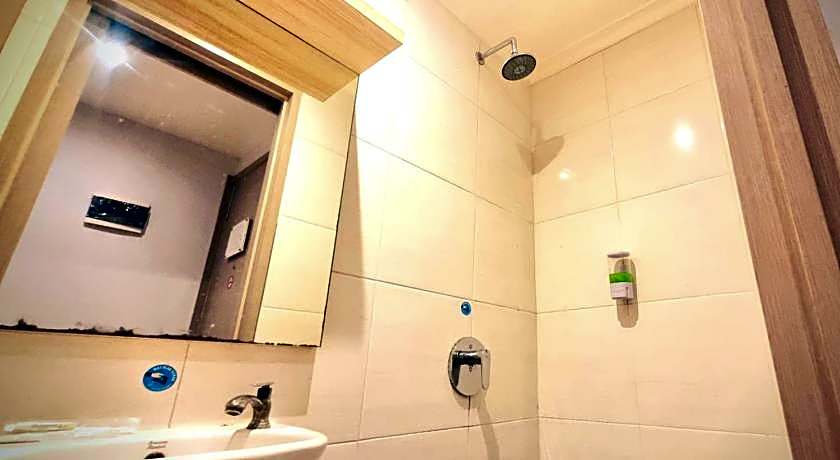 Central Front One Inn Jakarta Airport