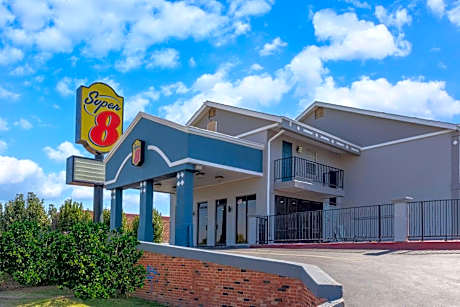 Super 8 by Wyndham Tulsa/Arpt/St Fairgrounds