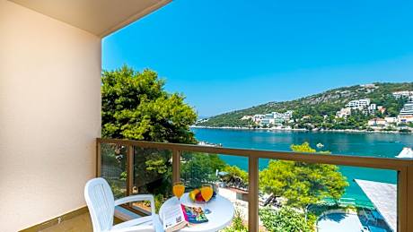 Superior Room with Balcony and Sea View