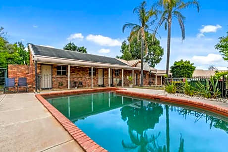 Greensborough Motel