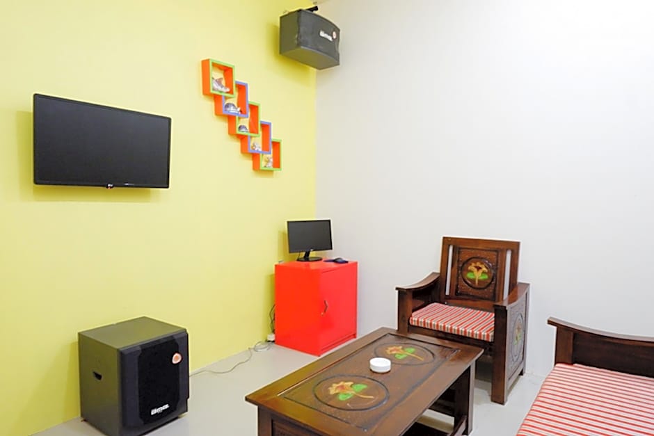 RedDoorz @ Hotel Grand Aulia Majene