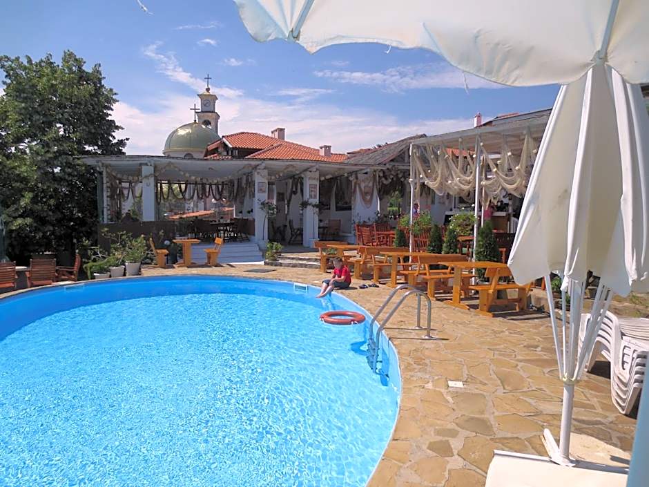 Breeze Apartment Complex