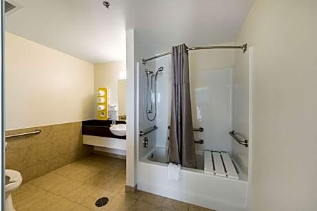 Queen Room - Disability Access - Roll in Shower