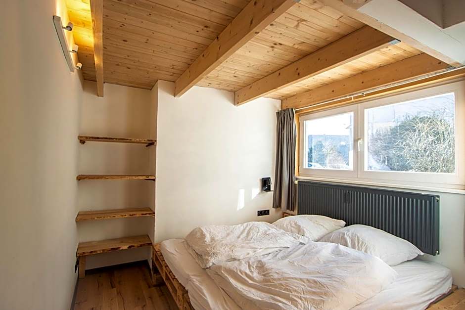 Hostel oder Ferienwohnung 1-16 Personen im BLAUEN HAUS