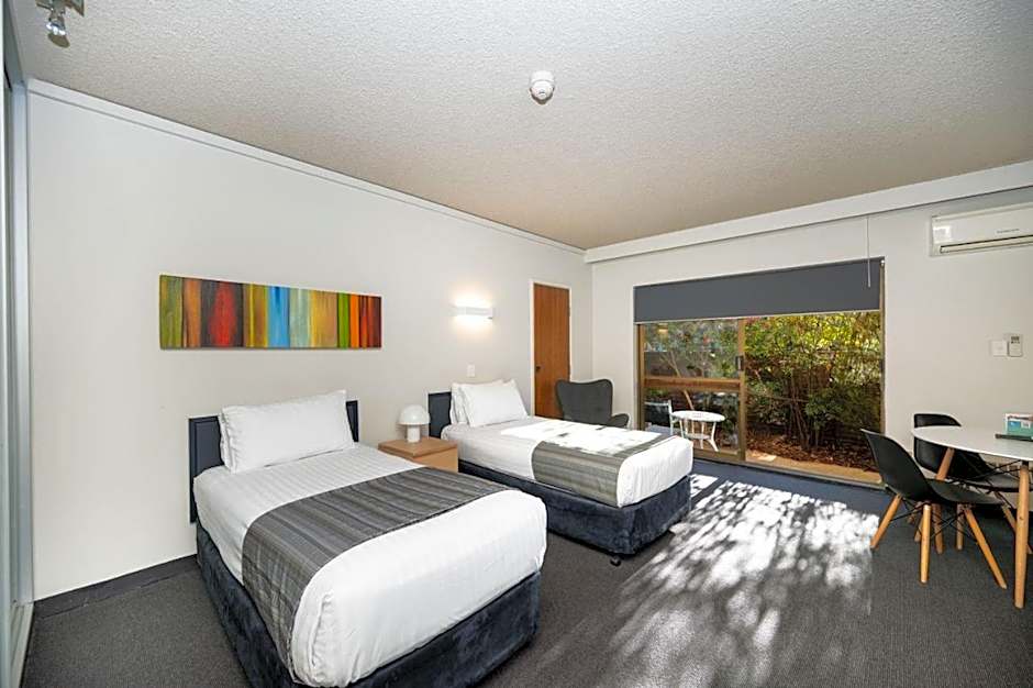 Belconnen Way Hotel & Serviced Apartments
