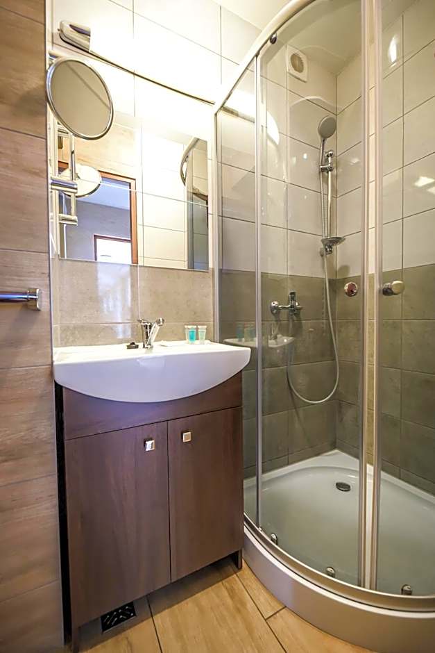 Aparthotel WADOWICE & Hostel GENERY