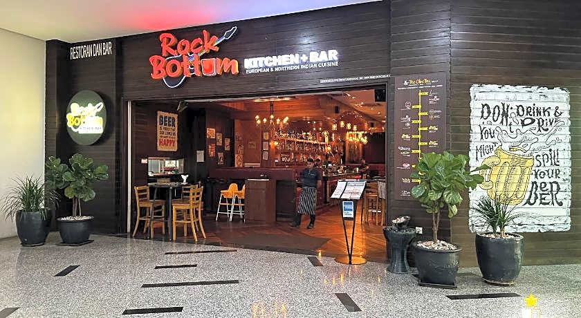 The Shore Hotel & Residences By La VISTA