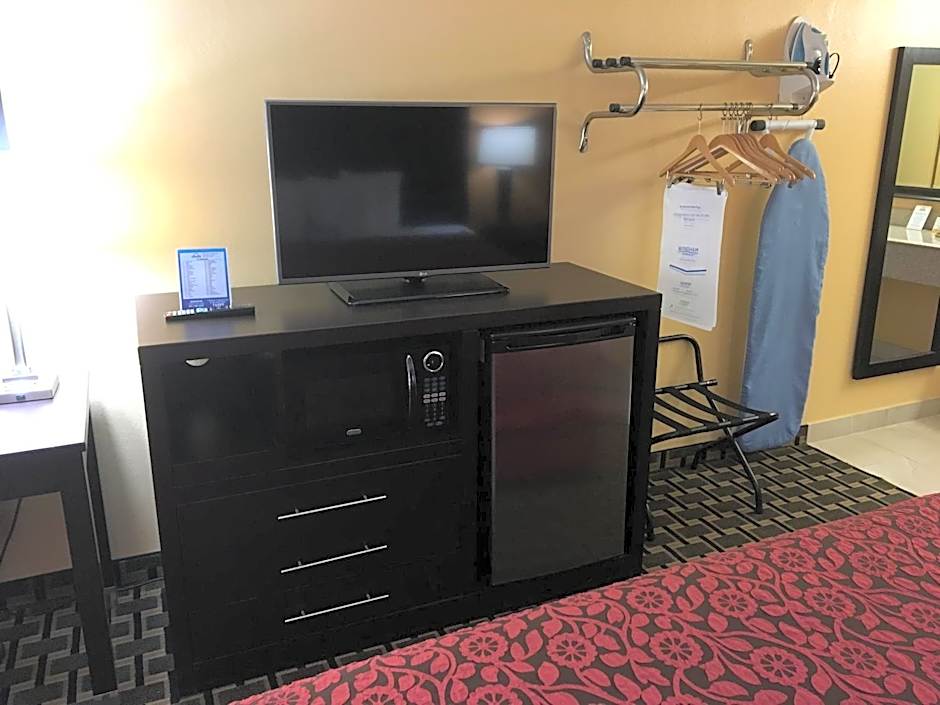 Days Inn by Wyndham Sarasota Bay