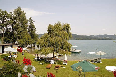 Family Room with Balcony and Lake View