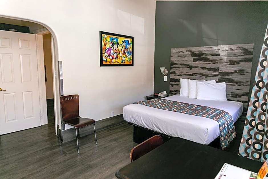 Anaheim Discovery Inn And Suites