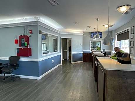 Budgetel Inn & Suites