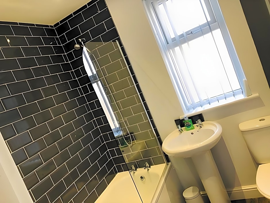 Townhouse @ 51 Balfour St -Stoke