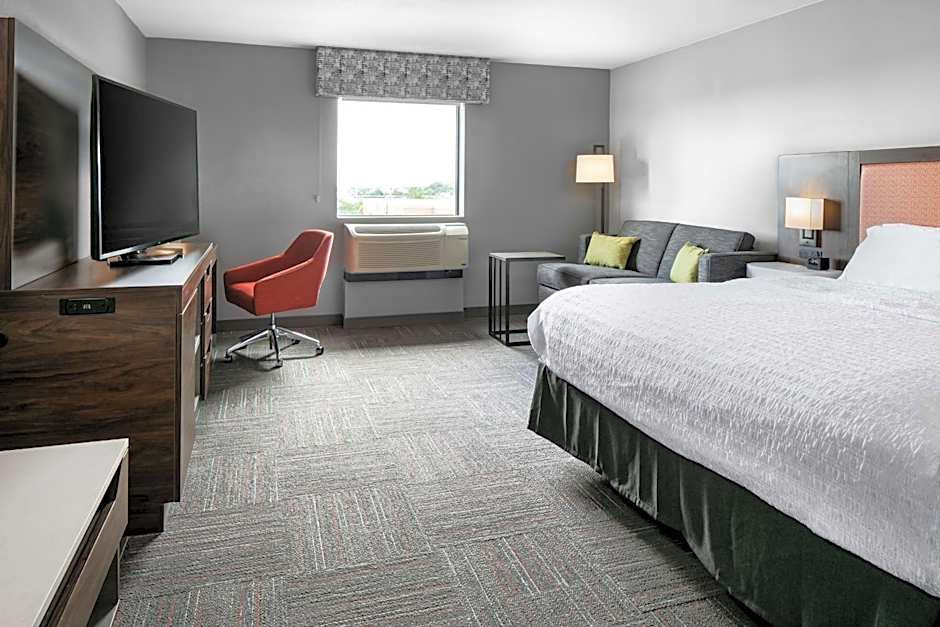 Hampton Inn By Hilton & Suites West Bend