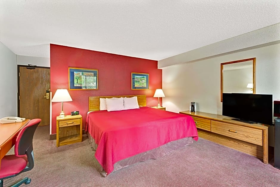 Super 8 by Wyndham Brattleboro