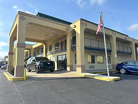 Econo Lodge Inn & Suites Southeast