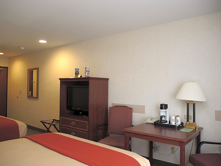 Evergreen Inn and Suites