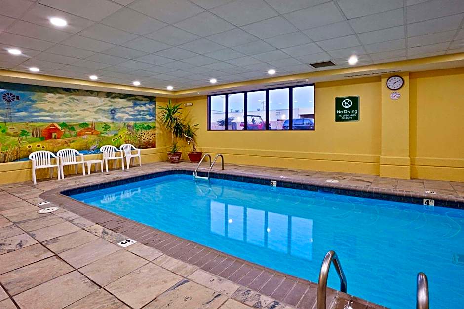 La Quinta Inn & Suites by Wyndham Salina