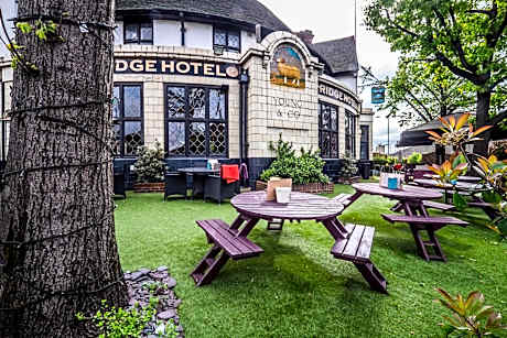 Bridge Hotel
