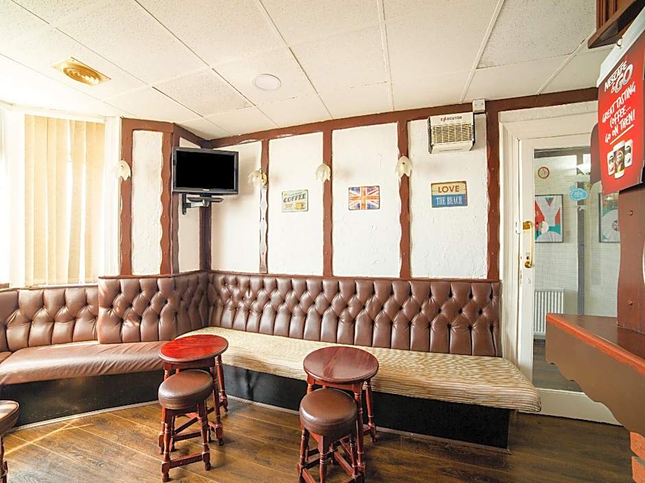 OYO The Golden Cheval Hotel & Shisha Bar