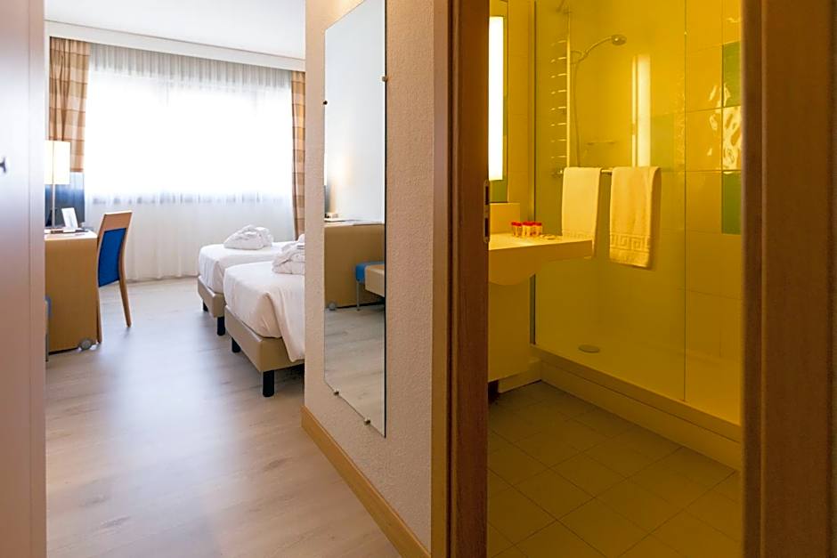 Living Place Hotel