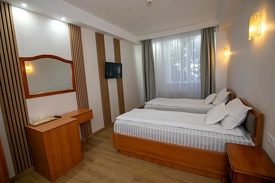 Hotel Senator