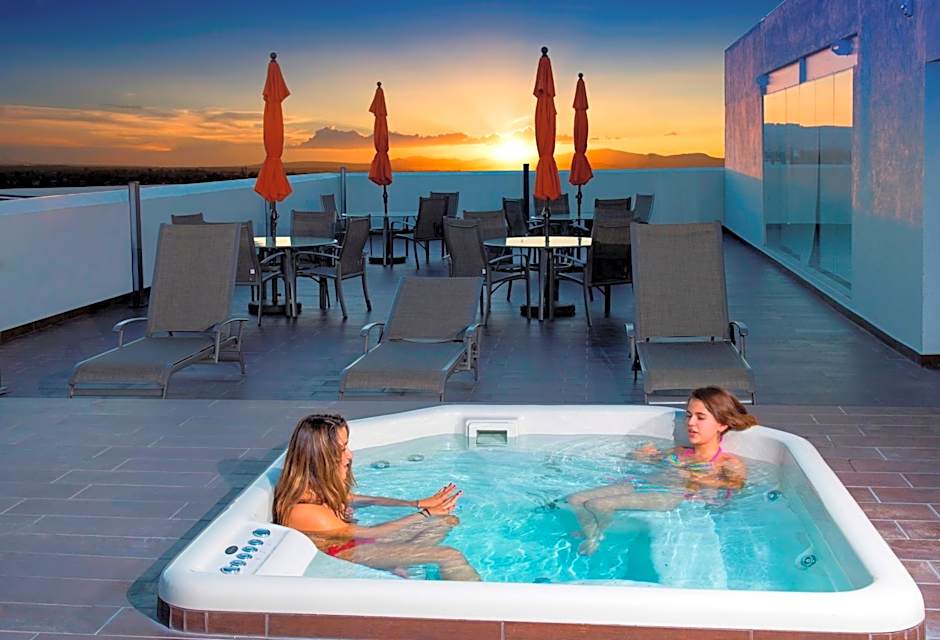 Holiday Inn Express & Suites Queretaro By IHG