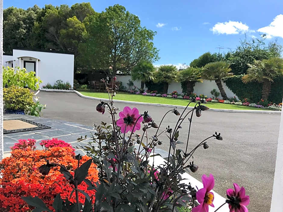 Cascades Motor Lodge