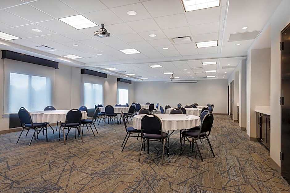 Holiday Inn Express & Suites Kansas City KU Medical Center By IHG