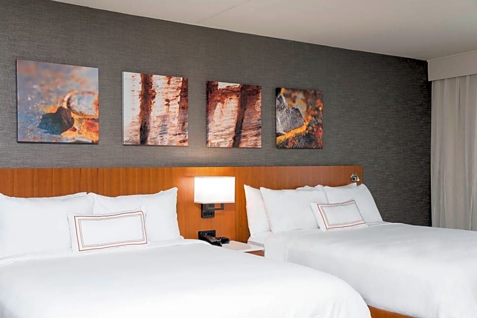 Delta Hotels by Marriott Grand Rapids Airport