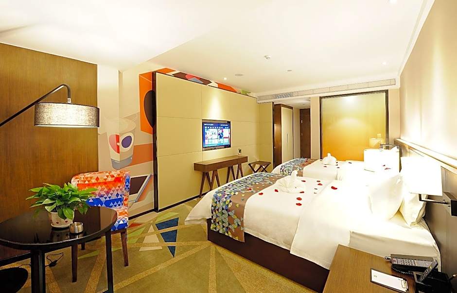 ZMAX Hotel Guangzhou Railway Station Sanyuanli  Metro Station