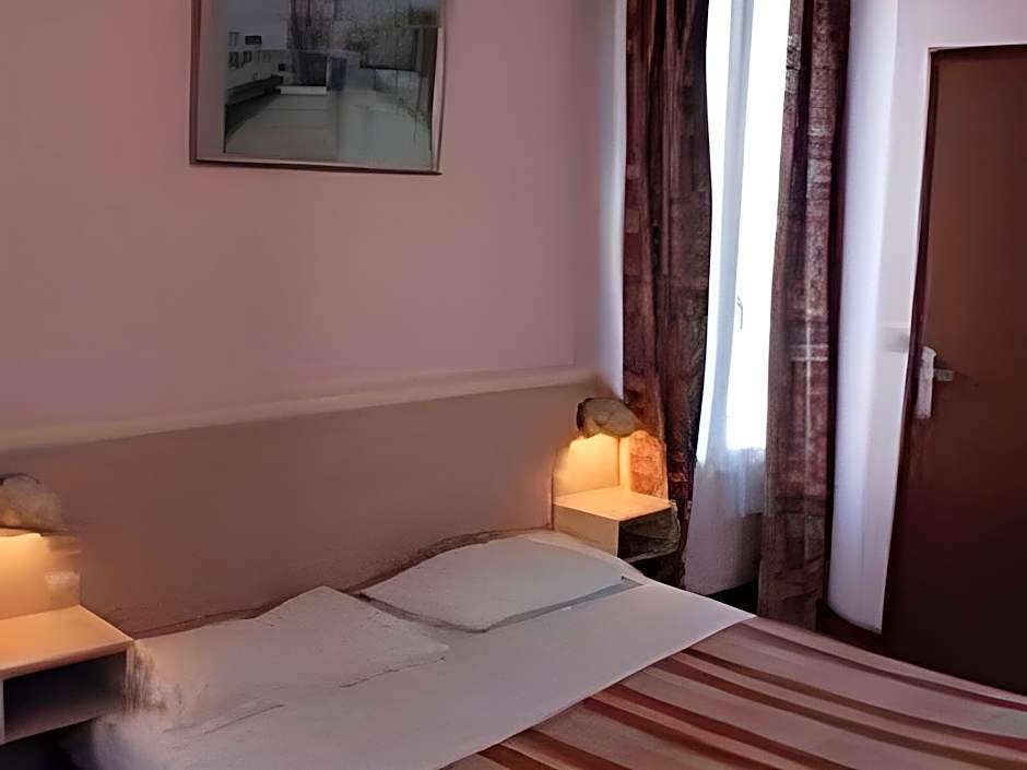 Photo 1 of 2 of Double Room