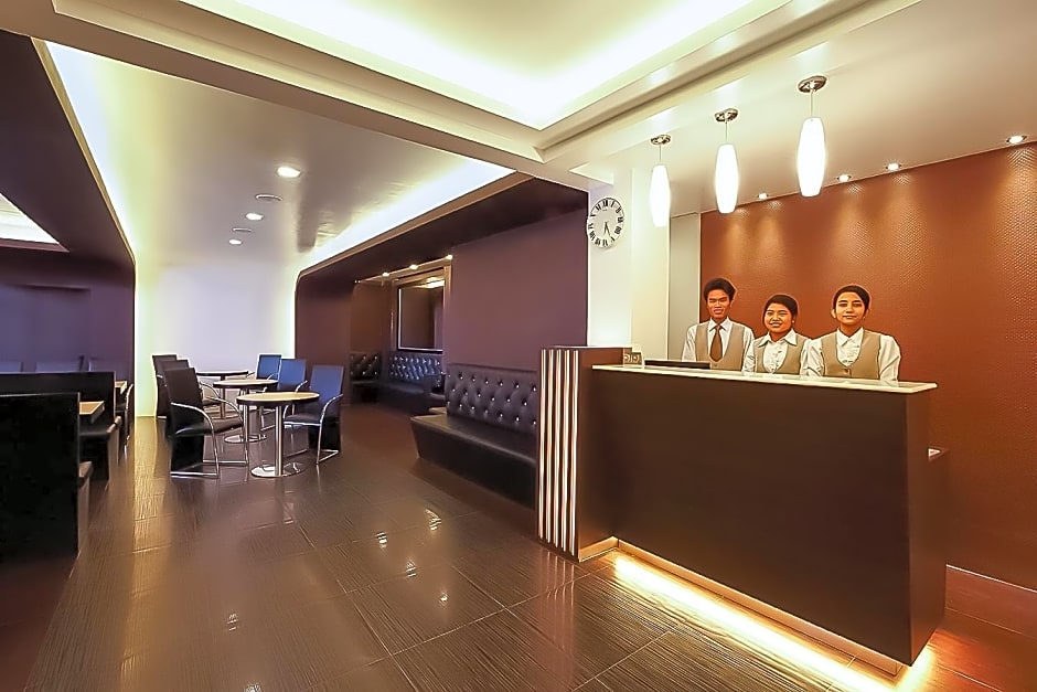 Clover City Center Plus Hotel