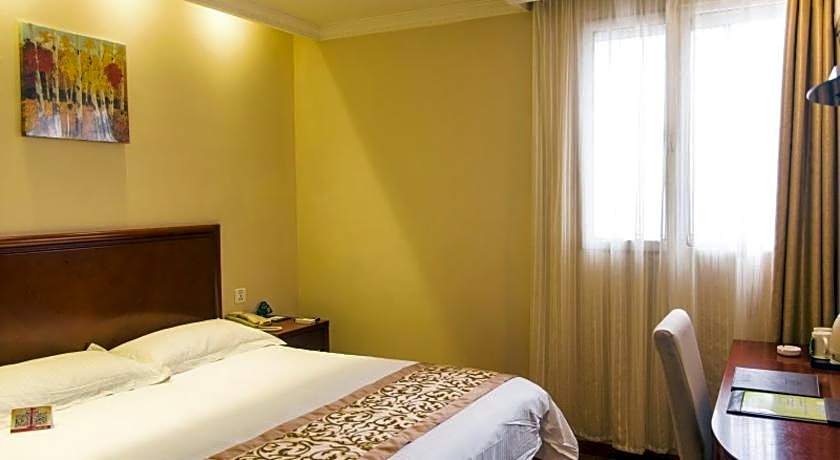 GreenTree Inn Jingjiang Bus Station Express Hotel