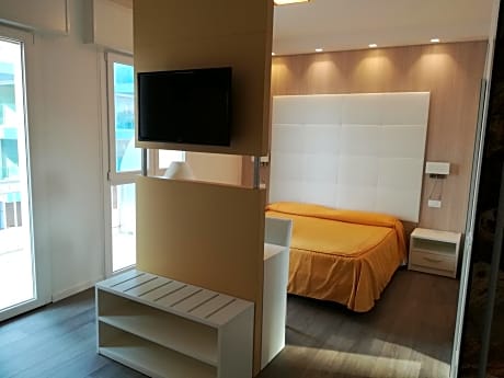 Suite Studio with Lateral Sea View