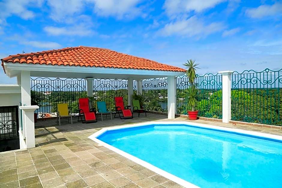 Hotel & Suites Real del Lago