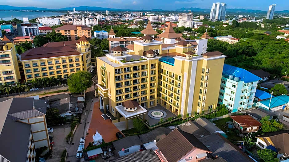 Crystal Palace Luxury Hotel Pattaya