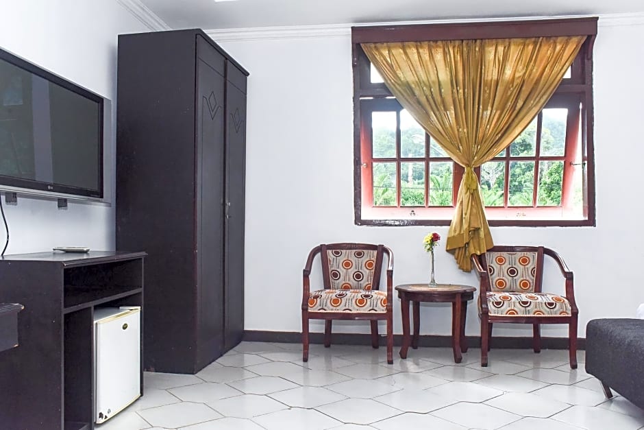 RedDoorz Plus @ Tirta Kencana Hotel