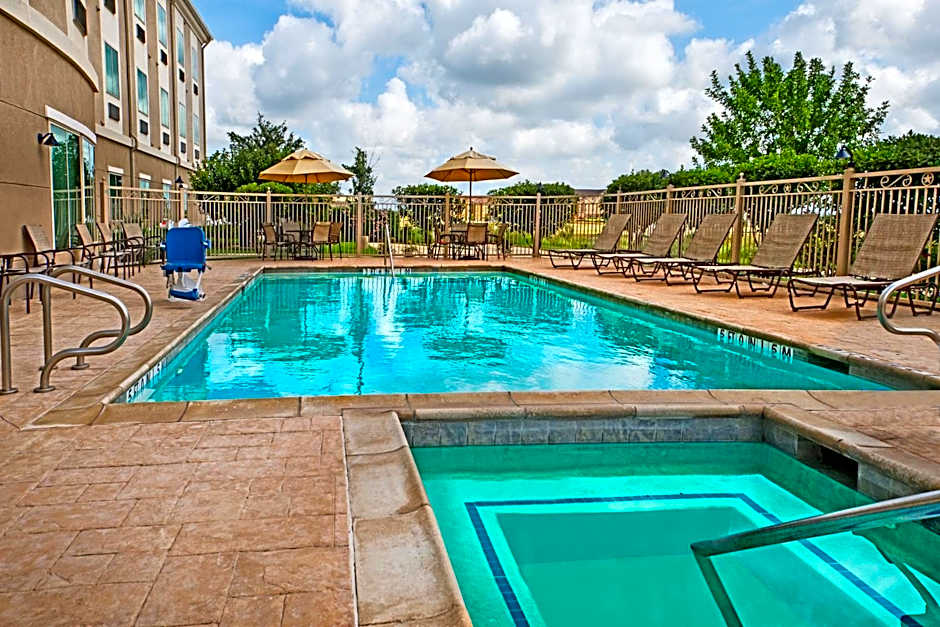 Holiday Inn Express & Suites Cotulla By IHG