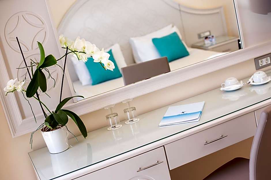 Pegasos Deluxe Beach Hotel