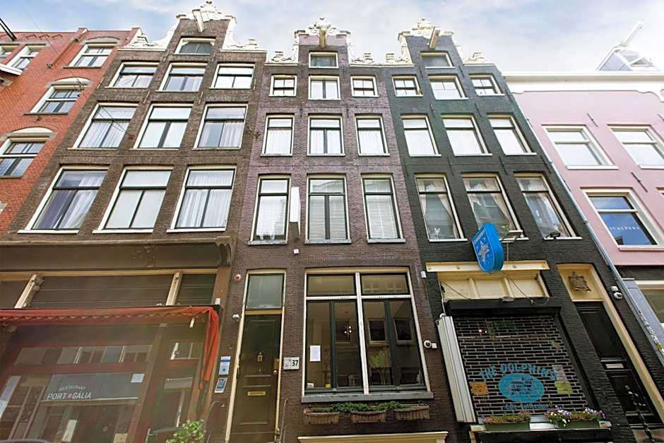 Quentin Golden Bear Hotel