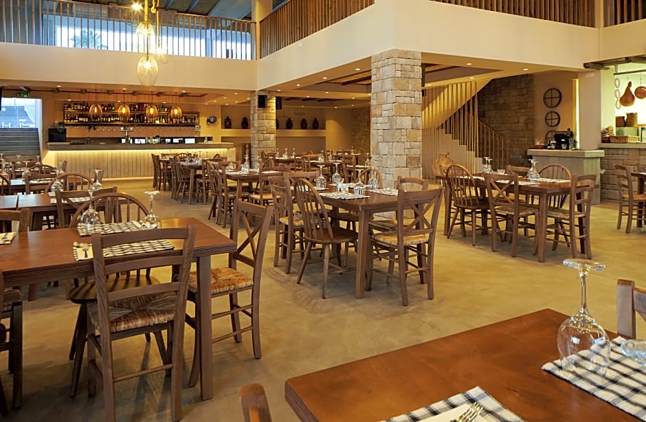 Melpo Antia Luxury Apartments & Suites