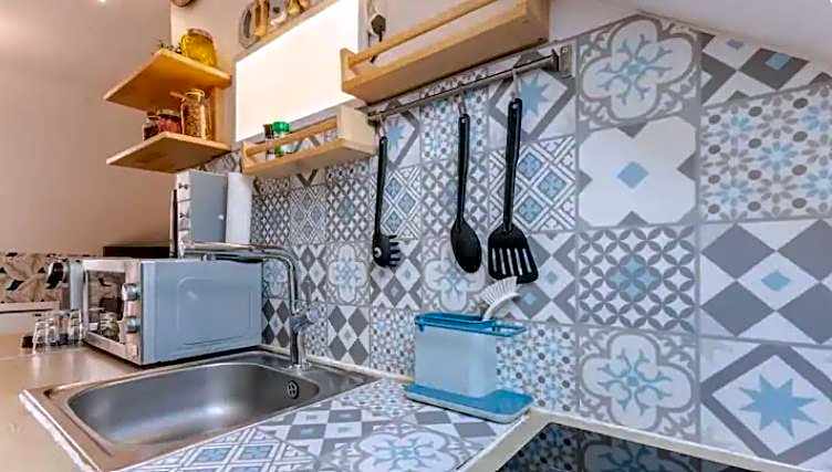 4pers 2lits 5 min aéroport Orly,navette et parking extra,location en nuit et jourChez Sandro,