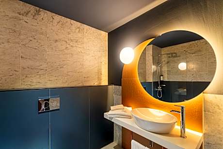 TWIN ROOM SINGLE USE WITH BALCONY PARK VIEW