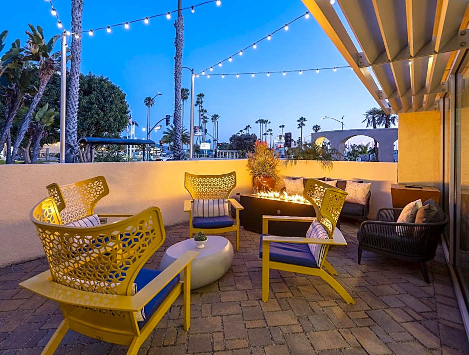 Redondo Beach Hotel, Tapestry Collection by Hilton