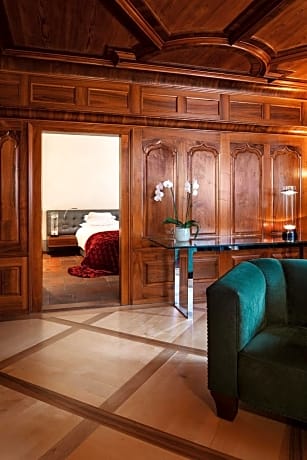 HISTORIC SUITE
