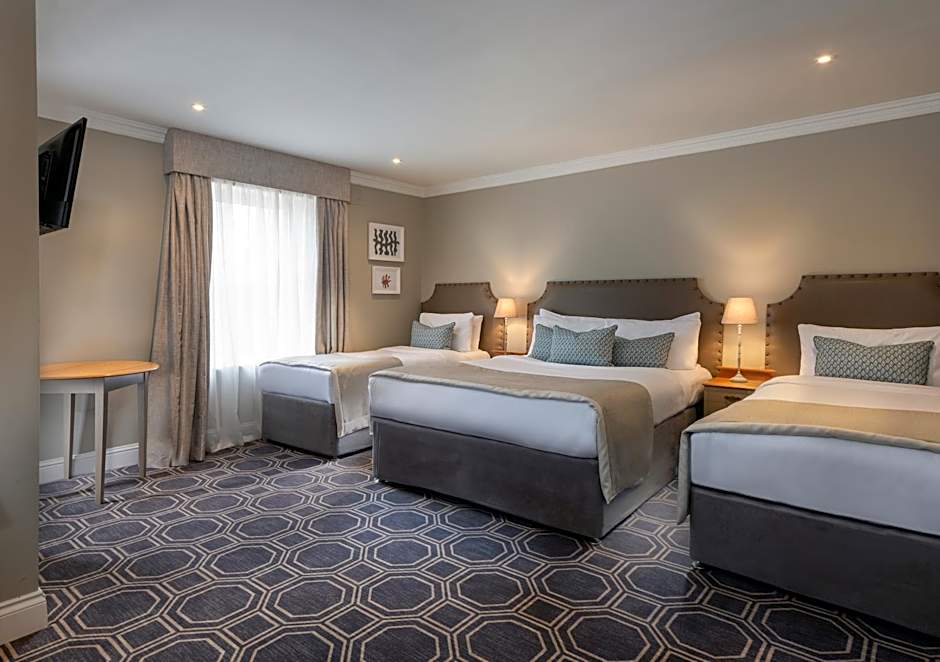 Castle Oaks House Hotel