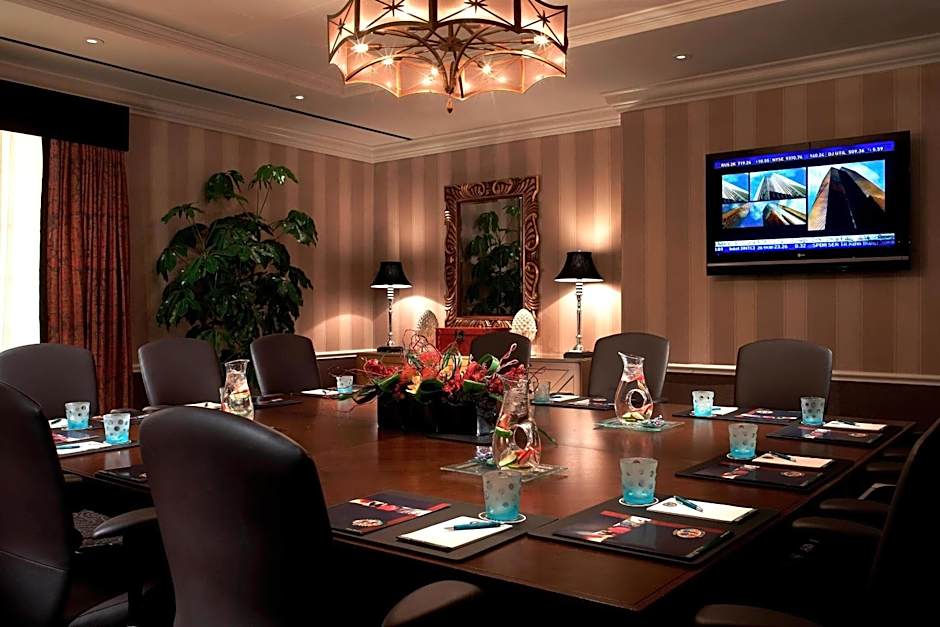 The Alexandrian Old Town Alexandria, Autograph Collection