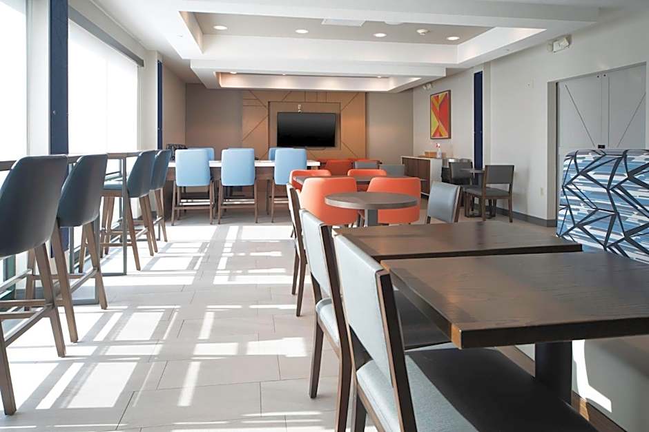 Holiday Inn Express Suites Little Rock West By IHG