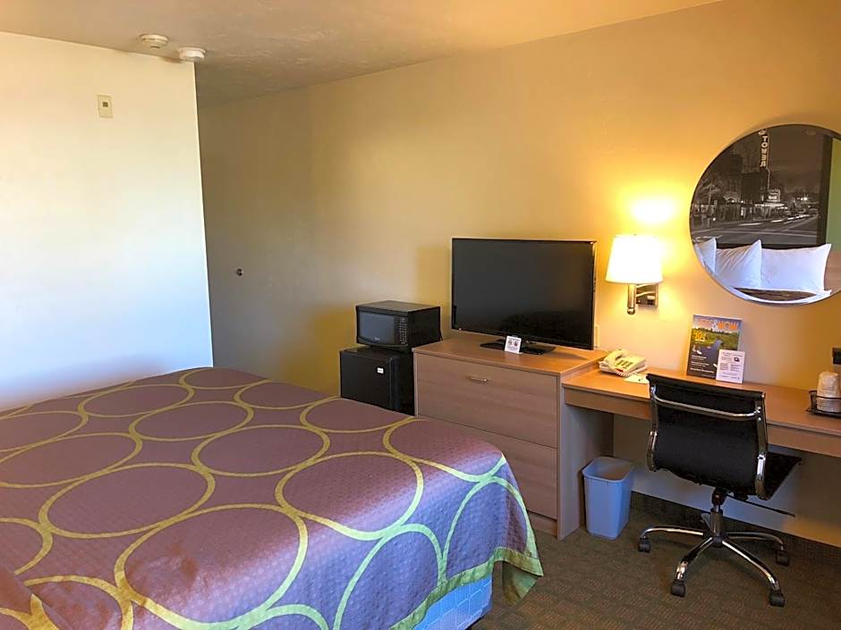 Super 8 by Wyndham Bend